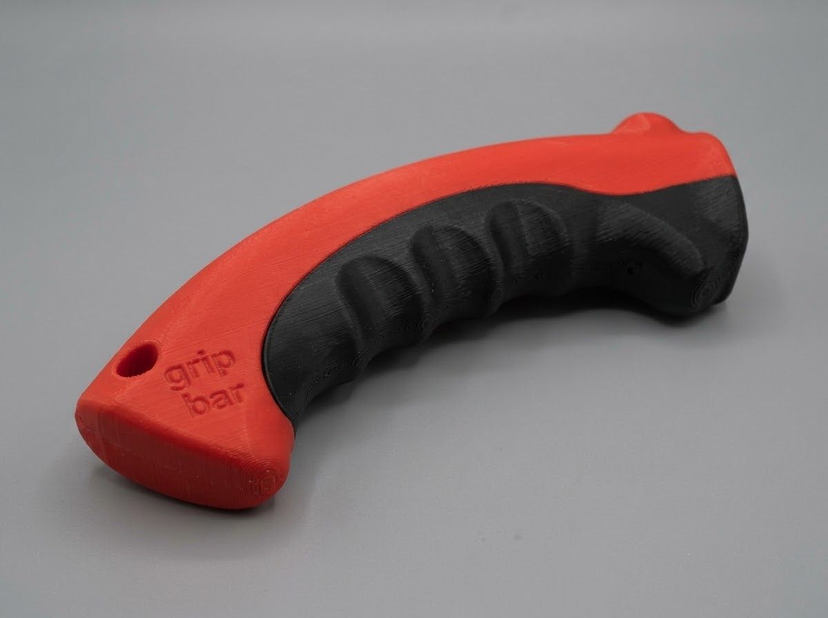 grip bar im 3D-Druck, rot und schwarz aus Multimaterial-TPU
